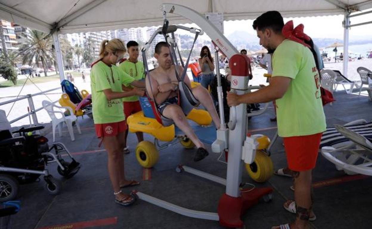 La Malagueta beach opens assisted service point for people with reduced mobility