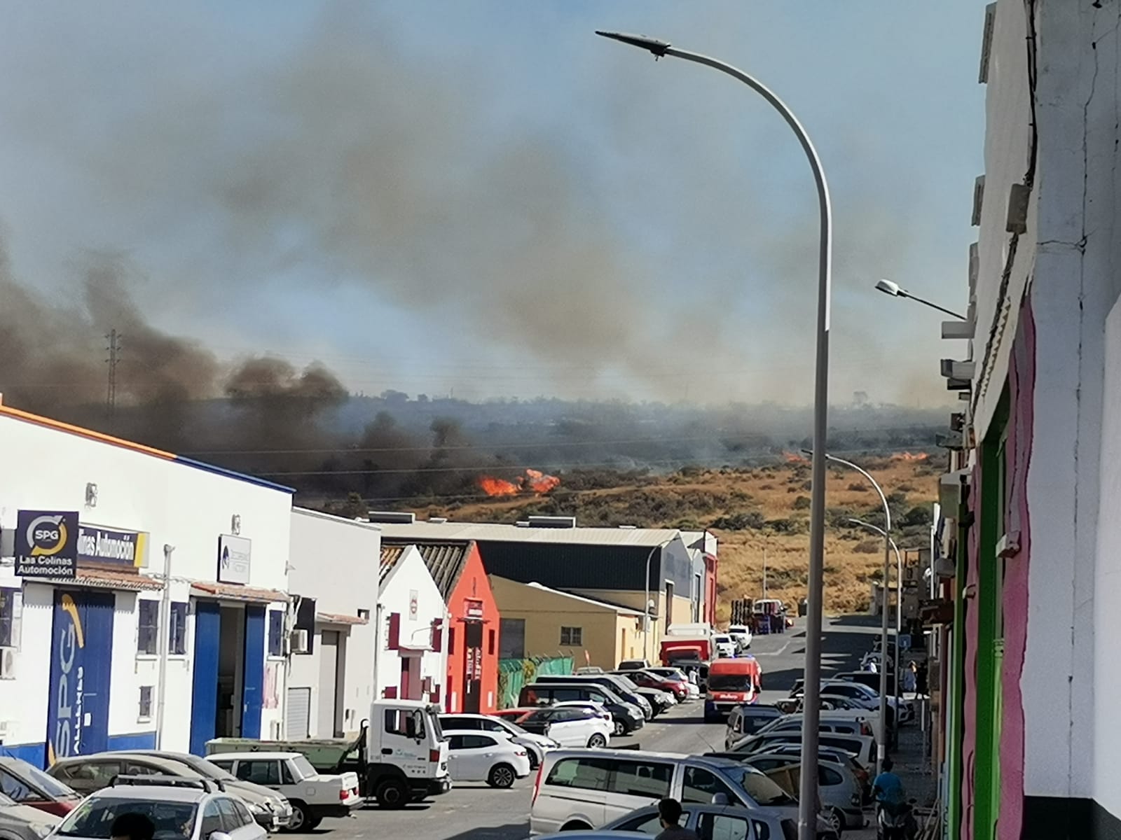 Estepona wildfire, which forced the evacuation of 600 people, is considered 'controlled', according to mayor