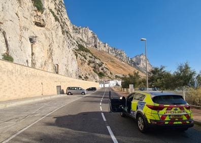 Imagen secundaria 1 - Water restrictions in Gibraltar after tunnel fire and rockfall hits supply