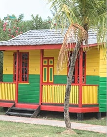 Imagen secundaria 2 - Jamaica's landmarks in Ron Montero Bodega. 3rd - a typical Jamaican house. 