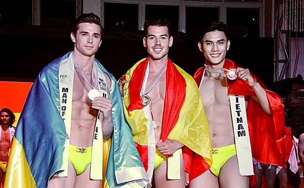 Best in swimwear: V. Grand (Ukraine), F. Cervantes, N.H. Anh (Vietnam). 