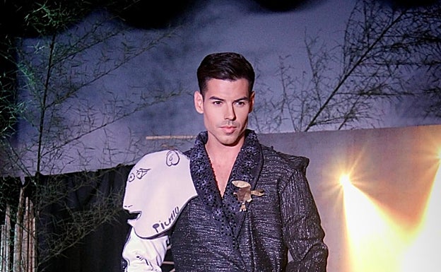 The suit from Marbella fashion designer Esteban Freiria. 