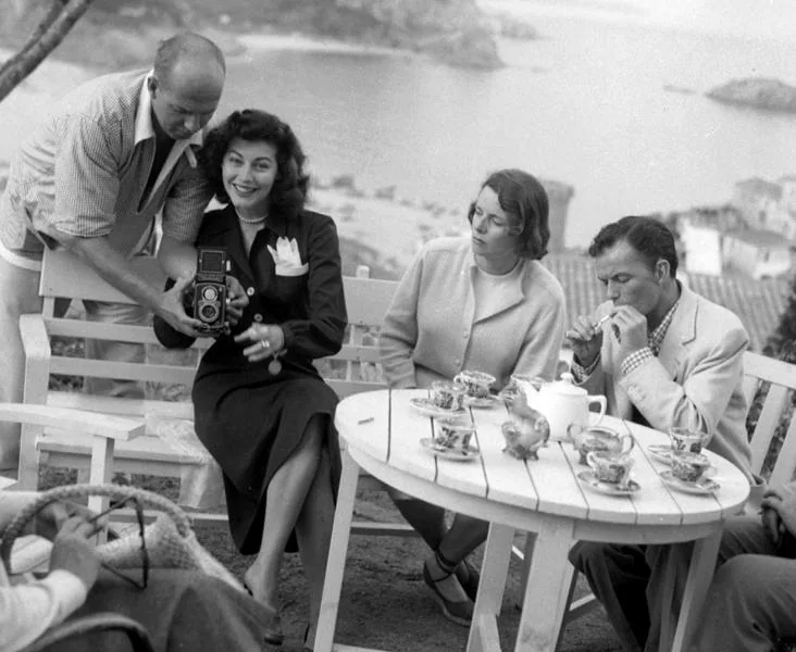 Ava Gardner in Tossa de Mar (Girona), with her third husband Frank Sinatra (r), where she went to film Pandora and the Flying Dutchman.