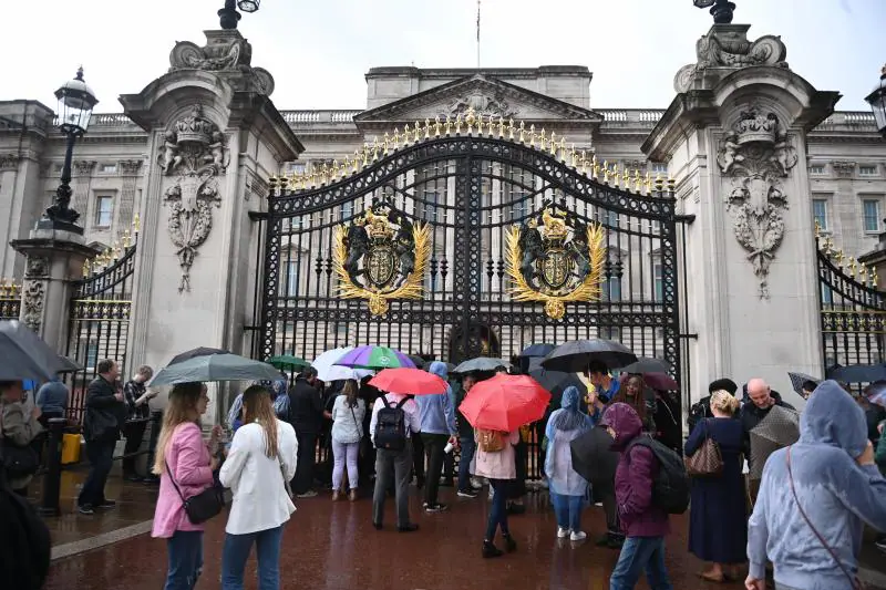 Crowds gather at the gates of Buckingham Palace.