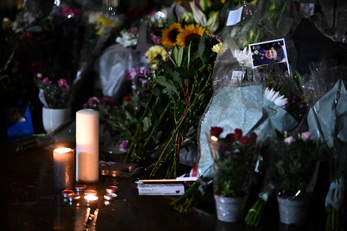 Fotos: Crowds in London mourn their queen... in pictures