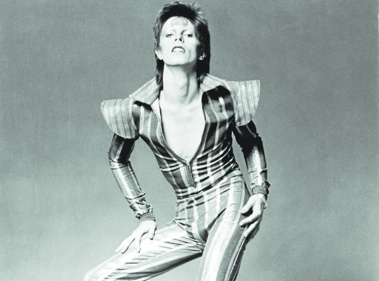 The glam tribute will recreate the ambience of 1970s and '80s. 