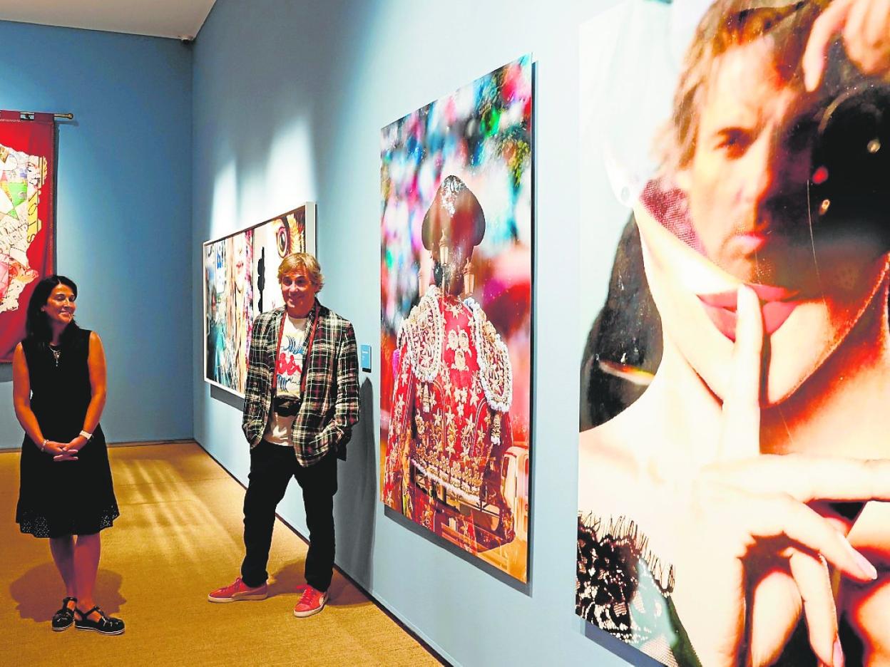 Hubertus von Hohenlohe with Emilia Garrido, at his exhibition in the Episcopal Palace. 