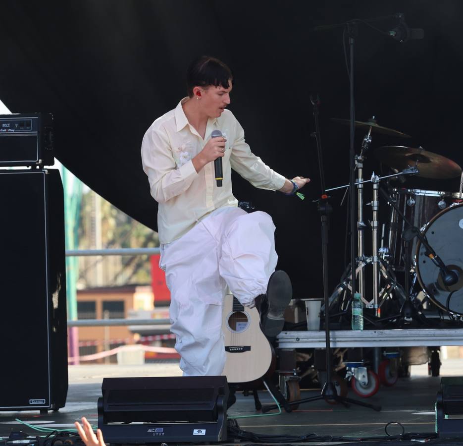 Gus Dapperton on Saturday