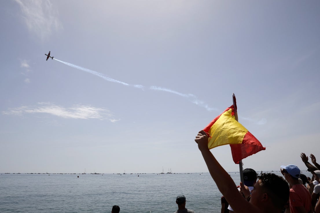 From the early hours of Sunday morning the Torre del Mar beach, on the the Costa del Sol, was full of people waiting to see what is already recognised as one of the best air festivals in Europe. 