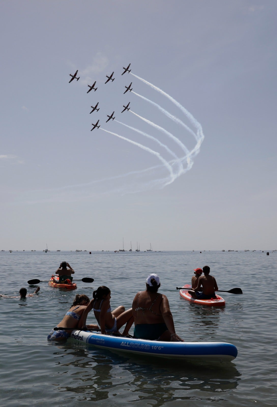 From the early hours of Sunday morning the Torre del Mar beach, on the the Costa del Sol, was full of people waiting to see what is already recognised as one of the best air festivals in Europe. 