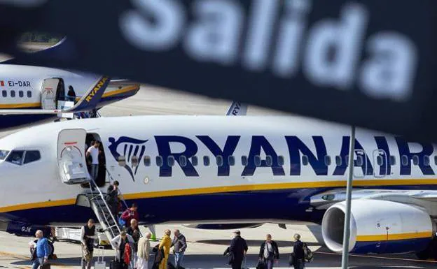 Passengers on a Ryanair flight from Dublin to Portugal end up in Spain 
