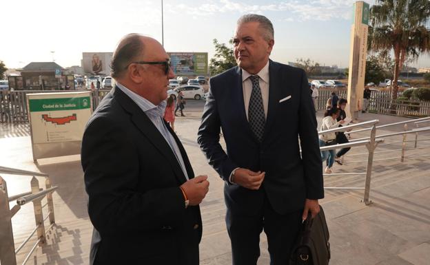 Francisco Valverde (R), the lawyer for the Small Shareholders Association of Malaga CF. 