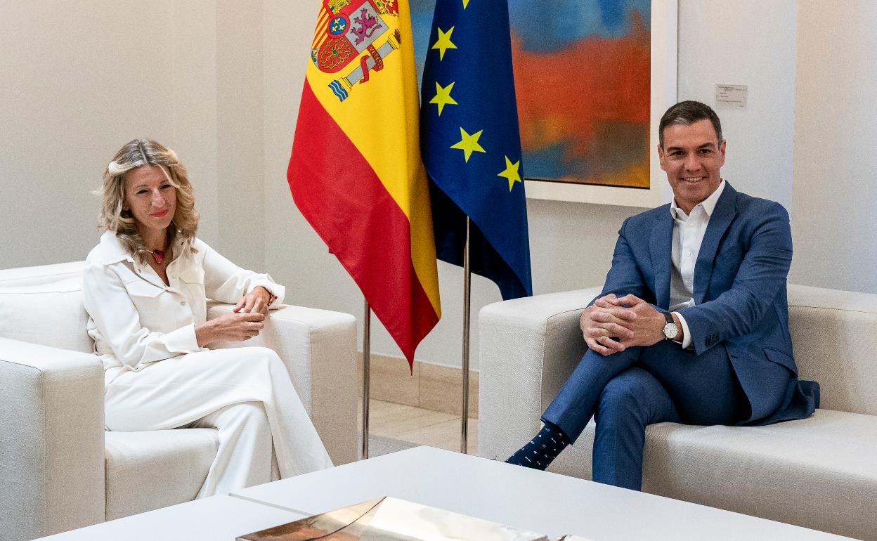Labour minister Yolanda Díaz and prime minister Pedro Sánchez. 