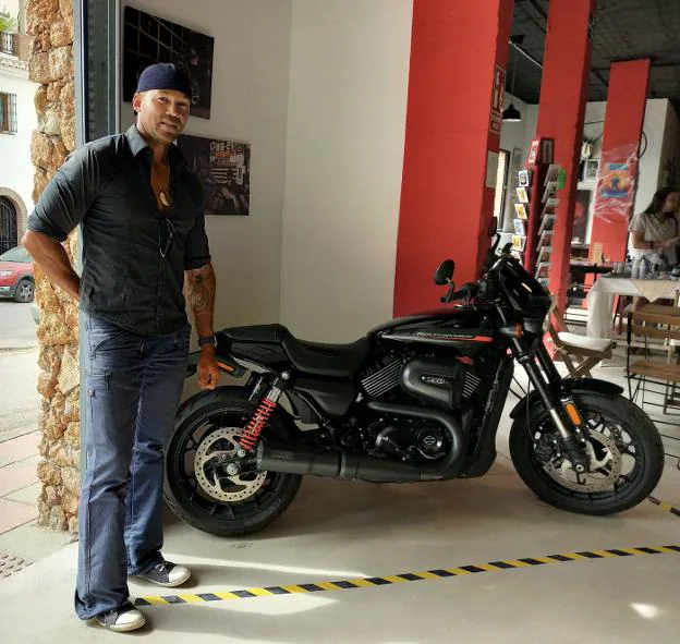 Anatol Egbuna with one of his Harley-Davidsons at the Domadora y León Craft Beer Store. 