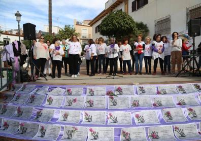 Imagen secundaria 1 - Costa del Sol comes out in force to support victims of gender violence