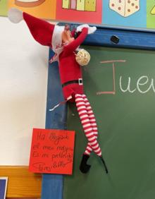 Imagen secundaria 2 - Fun elf Christmas tradition is back this year