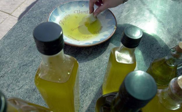 The price of olive oil has shot up in supermarkets. 