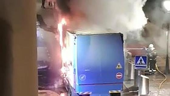 Waste collection lorry catches fire on early morning round in Fuengirola
