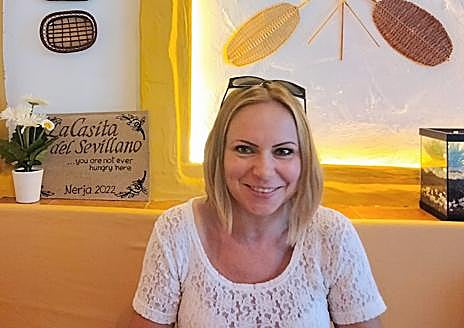 Imagen secundaria 1 - Top: Ukrainian women at an event on the Costa del Sol last year. Bottom left: Inessa, who now lives in Nerja. Right: Anna has moved to Casares. 