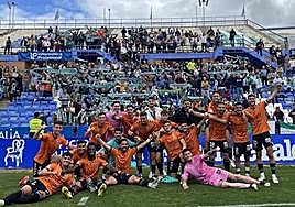 The Antequera team celebrate their victory in Huelva.