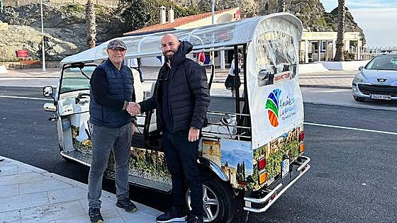 Tour Granada's Costa Tropical by environmentally friendly tuk-tuk
