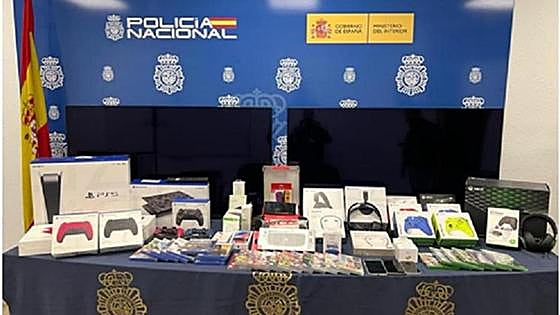 Family members arrested for 14,000-euro discount coupon scam