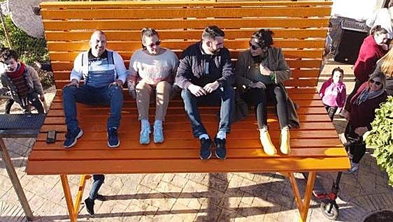 Serranía de Ronda village installs a giant park bench to give tourism a lift