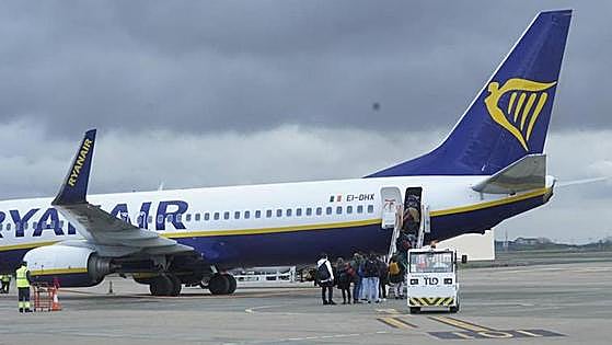 Ryanair signs 'historic' pay agreement with pilots in Spain