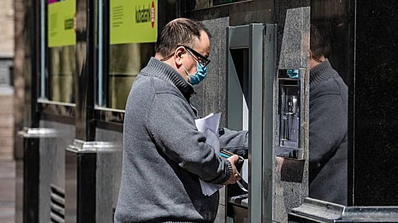 Banking sector in Spain adapts to elderly customers with more extended opening hours