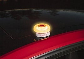 The warning unit attached to the bodywork of a vehicle.