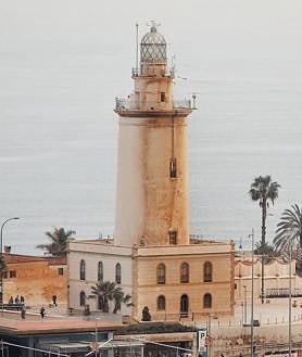 Imagen secundaria 2 - Mud-streaked buildings and streaks in March 2022.