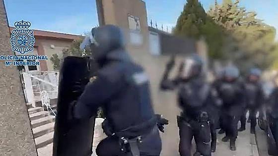 Watch as police smash gang that smuggled cocaine hidden in plant pots through Malaga port