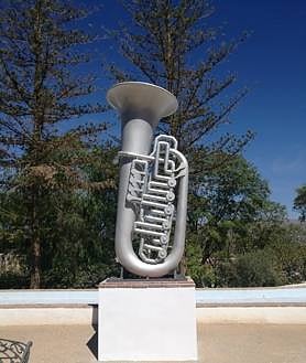 Imagen secundaria 2 - The giant instruments