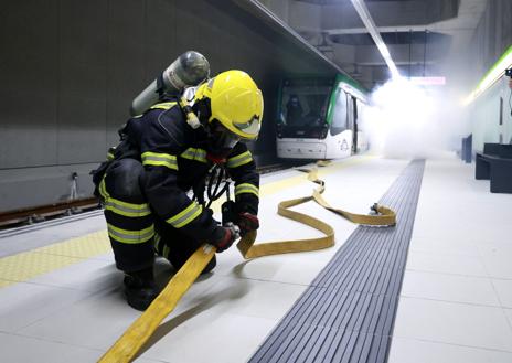 Imagen secundaria 1 - Fire drill at Malaga&#039;s new city centre Metro station involves 150