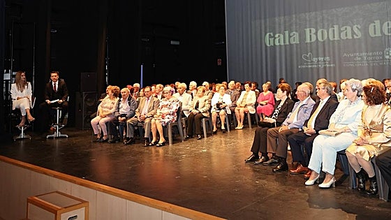 Fifty Axarquía couples celebrate golden and diamond wedding anniversaries