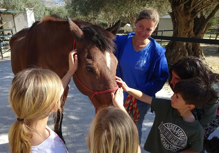 Children learn about special needs of horses during visit to Alhaurín rescue centre