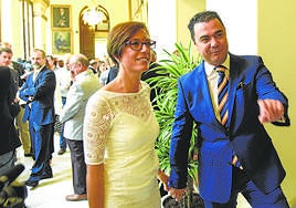 María Gámez with her husband, Juan Carlos Martínez, in an archive image.