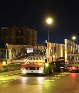 Imagen secundaria 2 - Malaga’s new CAC bridge finally arrives in city after long delay