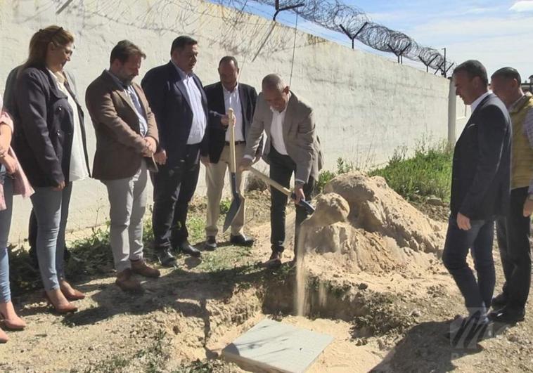 First stone laid on new footpath that will link Manilva town with the coast