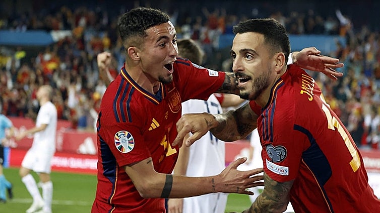 Spain's national football team made to feel very welcome in Malaga