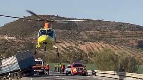 One dead and two injured in head-on accident involving lorry and van on A-357 in Ardales