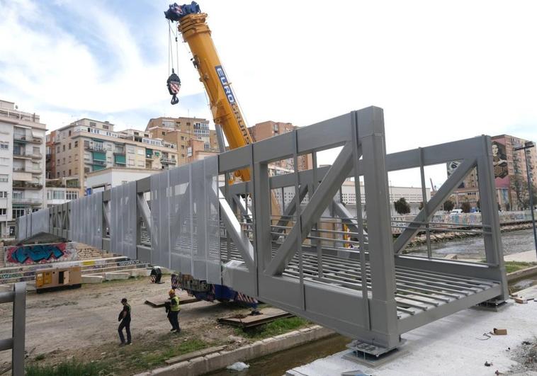 Watch as Malaga’s new CAC footbridge is craned into position