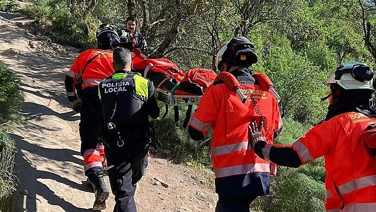 Injured woman rescued by firefighters after Ronda viewpoint fall