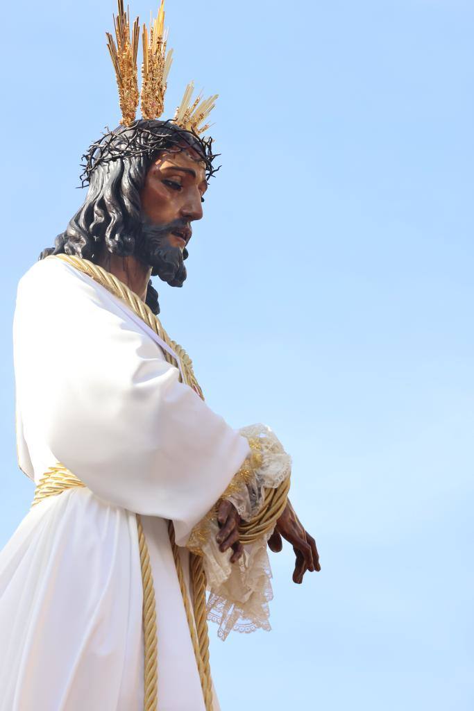 Holy Monday processions in the heart of Malaga, in pictures