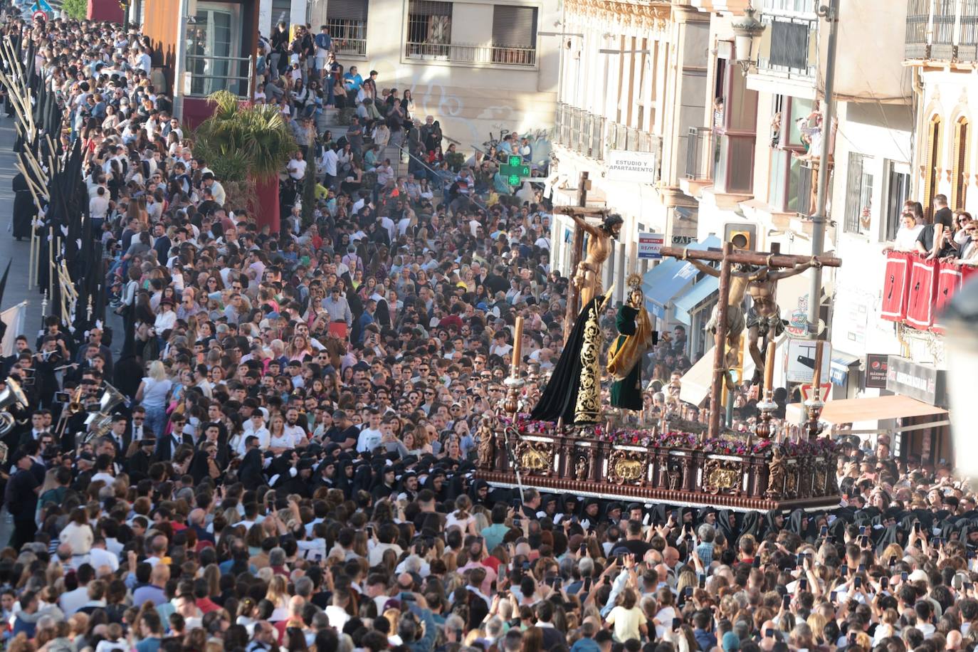 Holy Monday processions in the heart of Malaga, in pictures