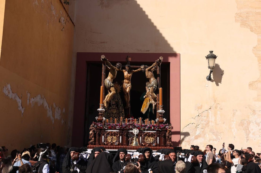 Holy Monday processions in the heart of Malaga, in pictures