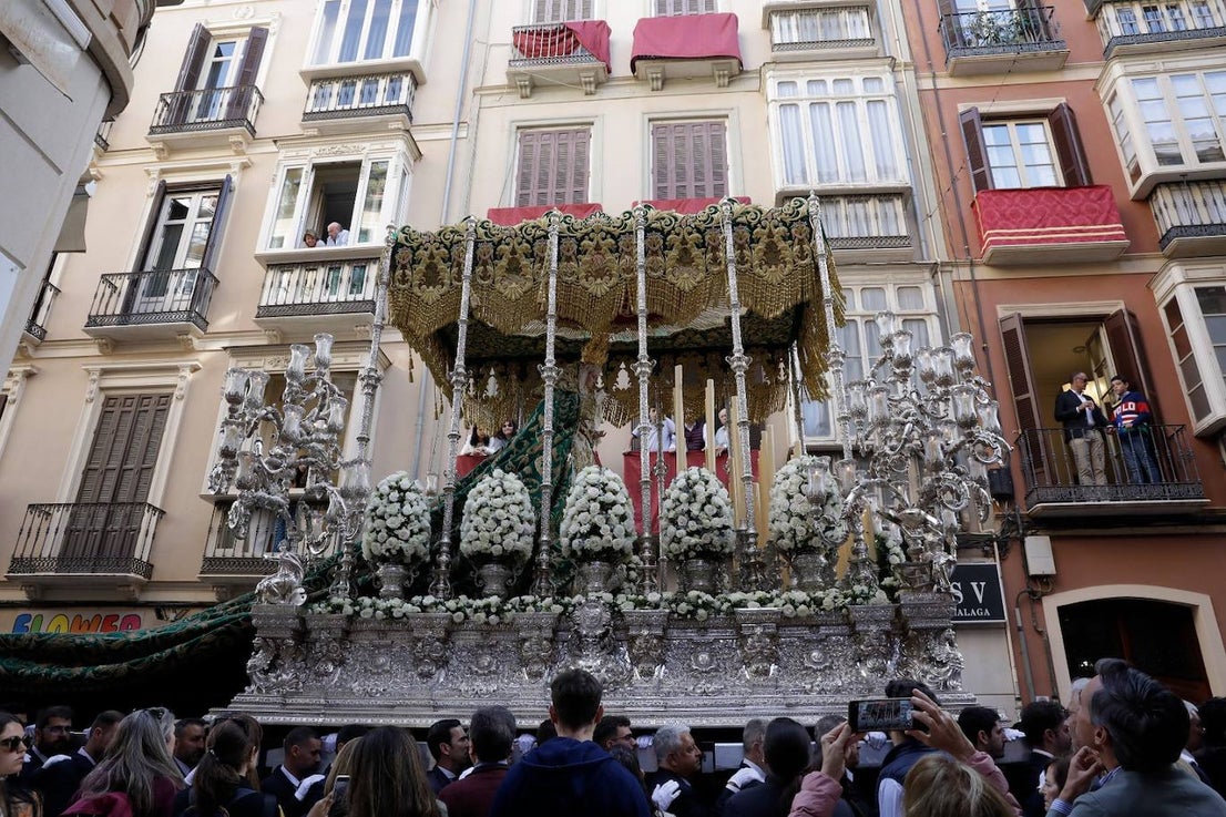 Holy Monday processions in the heart of Malaga, in pictures