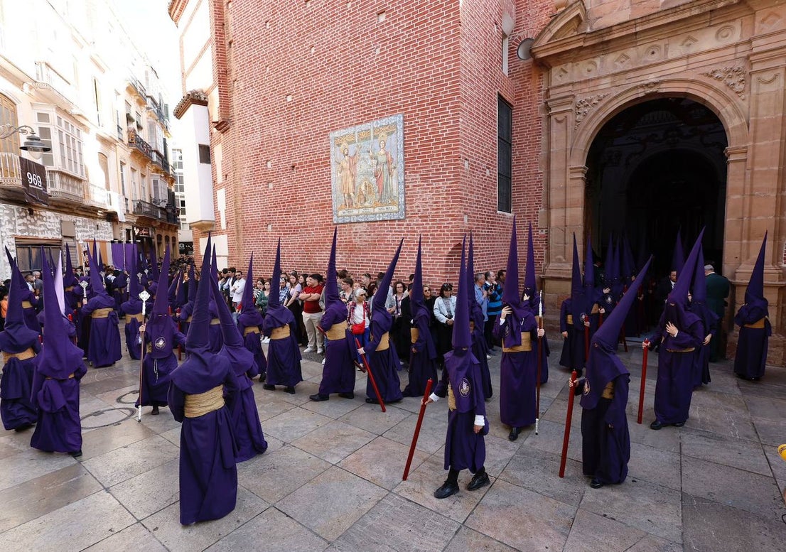 Holy Monday processions in the heart of Malaga, in pictures