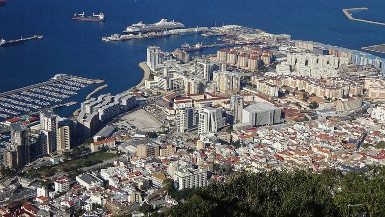 Gibraltar minister advances cruise line marketing plans at Florida fair