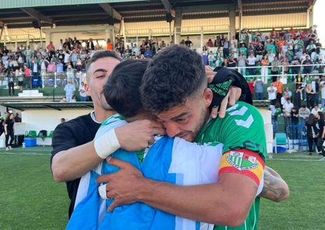 Imagen secundaria 1 - Antequera seal promotion to the third tier of Spanish football with four games left to go